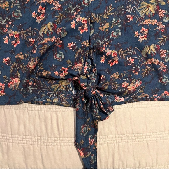 Hinge Floral Tie-Front Blouse in Navy and Pink - Picture 3 of 6
